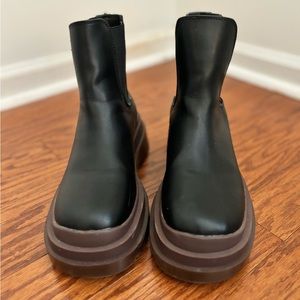 Urban outfitters platform Chelsea boots size 8 almost new
